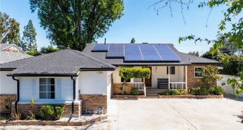 Photo of 6454 Baird Ave, Reseda, CA 91335 (MLS # SR26065882)