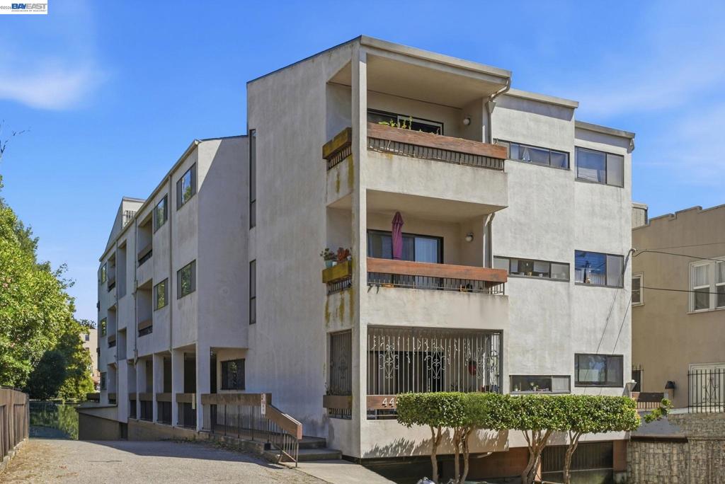 444 Merritt Ave 202