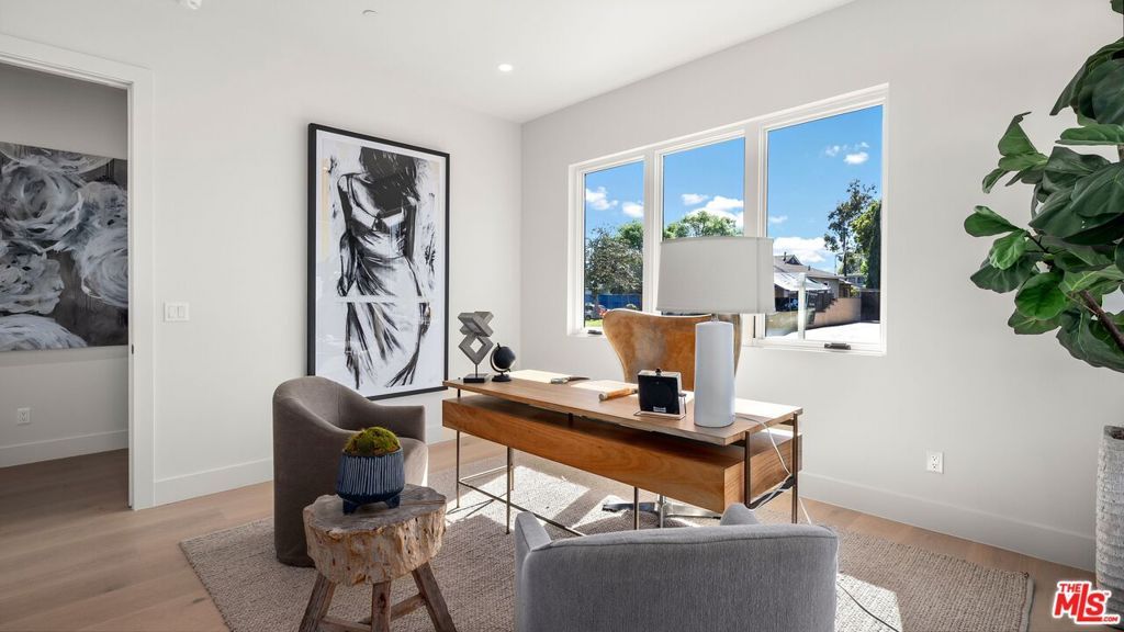 Photo of 3364 Redwood Avenue, Los Angeles, CA 90066 (MLS # 26664973)