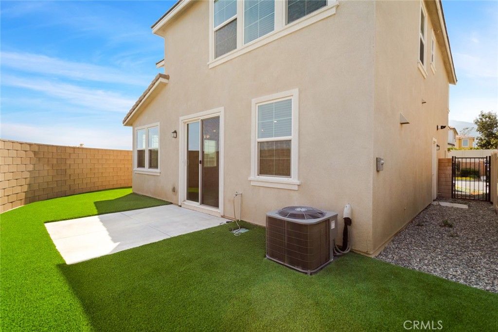 listing image 130729552204905361946
