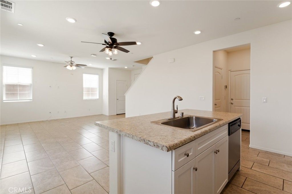 listing image 130722828467126194645
