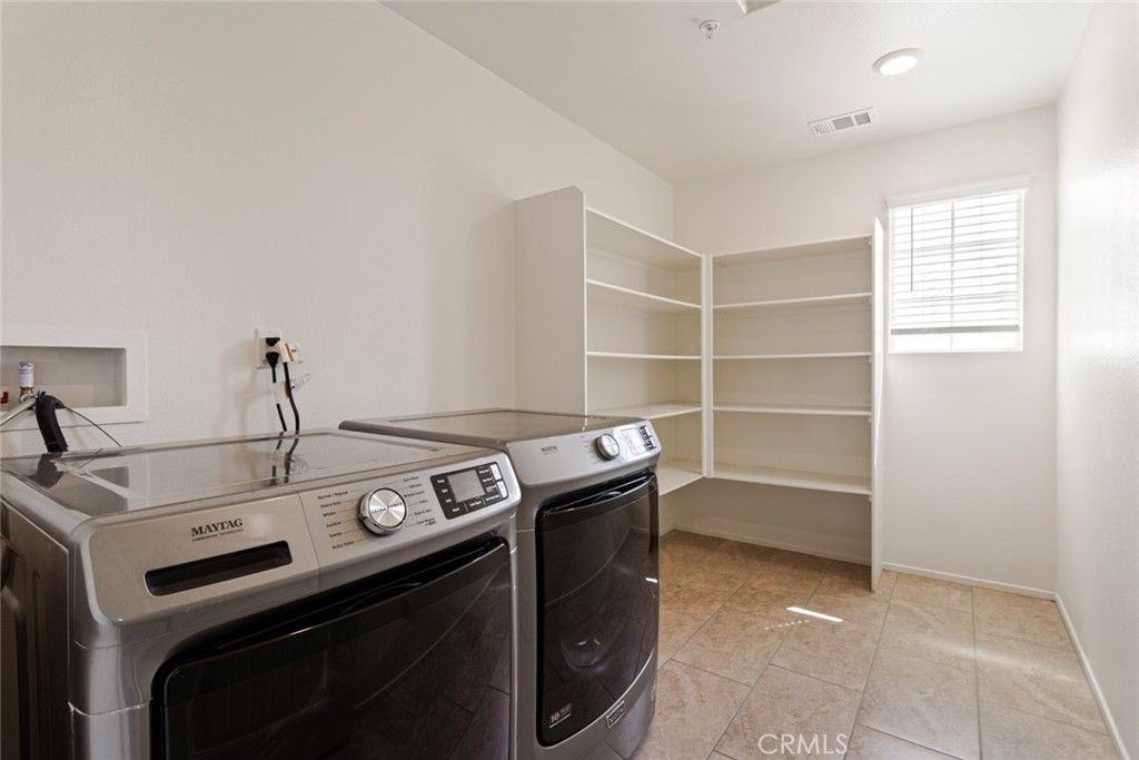 listing image 130721942658301563740