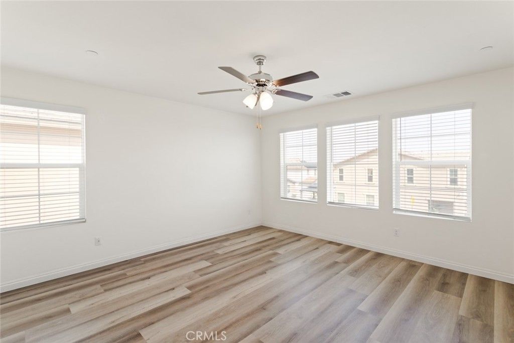 listing image 130724105142270974626