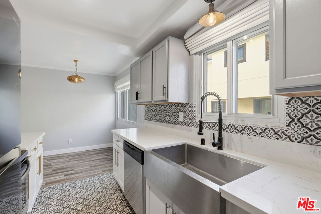 Photo of 141 W Hillcrest Boulevard #2, Inglewood, CA 90301 (MLS # 25605603)