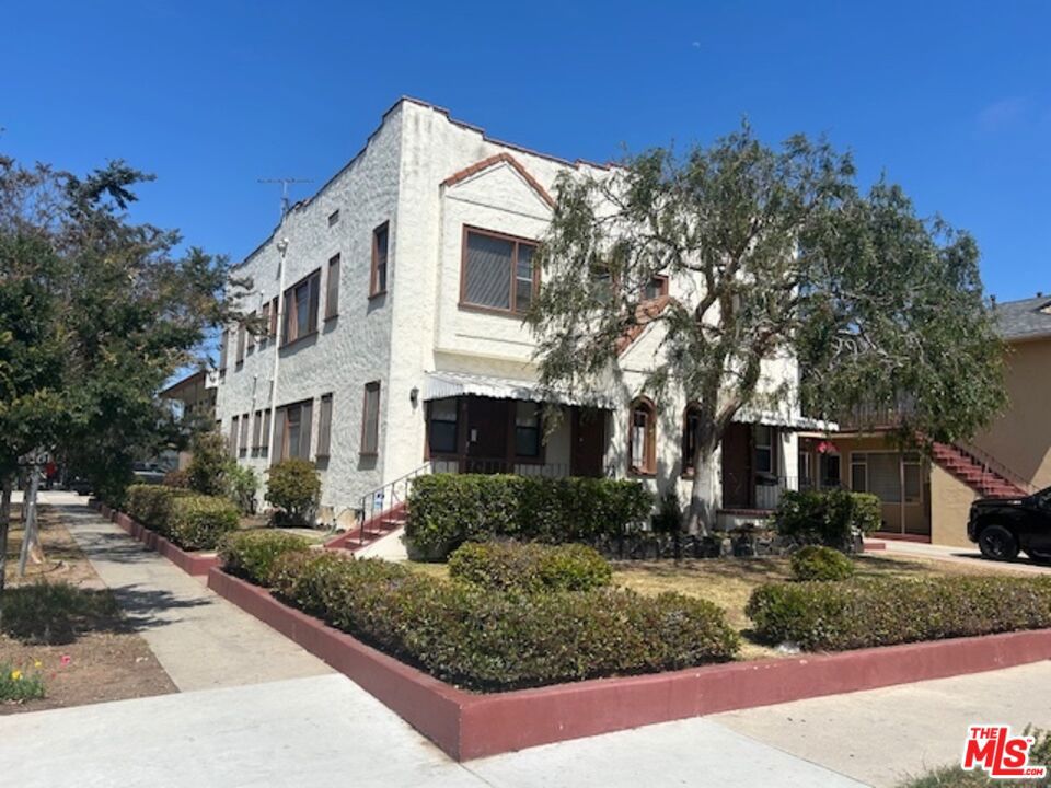 Welcome to 3906 Prospect Ave., located in the beautiful Culver City community. This light and bright one bedroom unit comes with a dedicated laundry room that has washer/dryer hookups. This large upper unit with assigned parking won't last long. Call to schedule a tour today. No pets, no smoking.