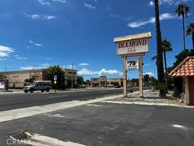 2700 W Florida
