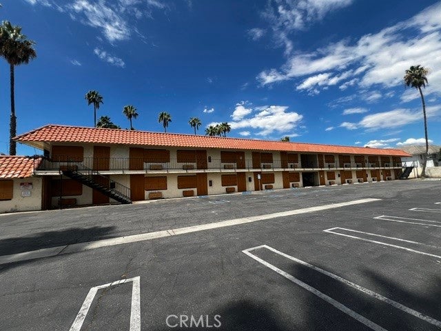 2700 W Florida