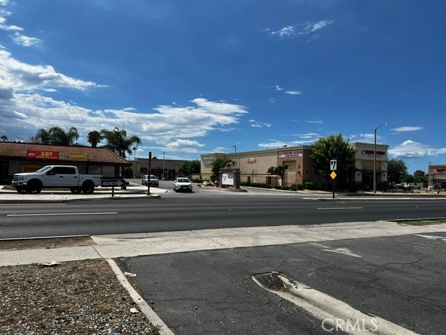 2700 W Florida