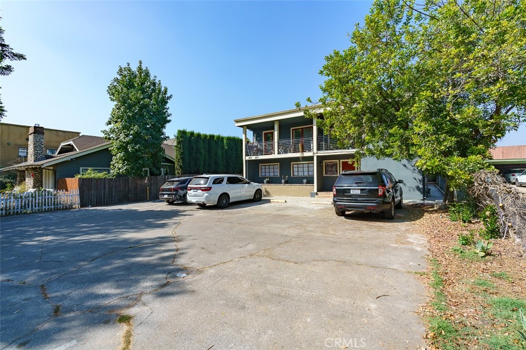425 N Raymond Avenue