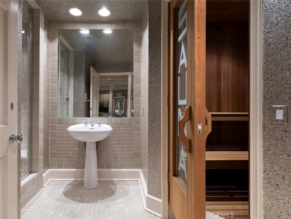3 Weybridge Court, Newport Beach CA 92660 - Photo 29