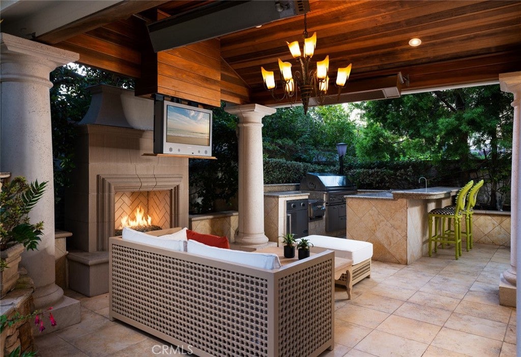 3 Weybridge Court