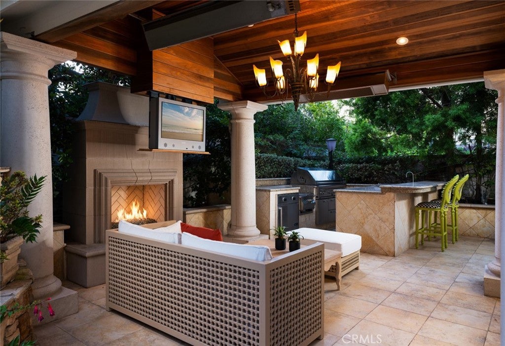 3 Weybridge Court