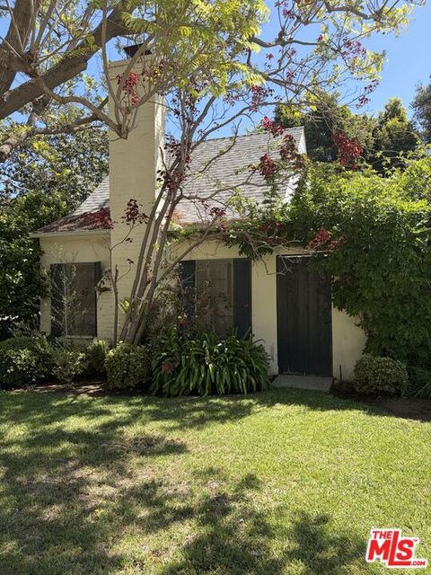 Photo of 11012 Cashmere Street, Los Angeles, CA 90049 (MLS # 26785517)