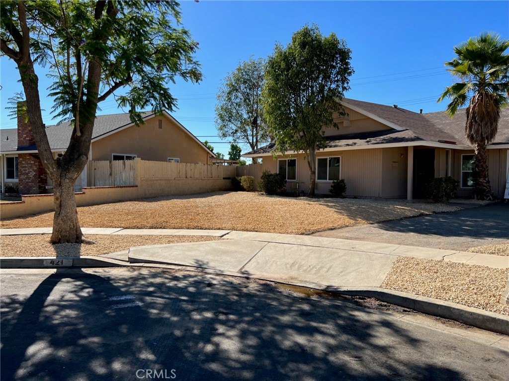 Nicely updated 4 bedroom single story home on a cul-de-sac in North Corona! Home features include: Low maintenance stone/rocks landscaping in front yard, mostly dual pane windows, newer exterior paint, newer interior paint & laminate flooring, newer water heater, central heating, & a new split system AC covers main living area! Interior has step saving kitchen w/plenty of cabinets, family room w/fireplace, and 4 bedrooms (1 with private bathroom) + 2 bathrooms! There's also a 2 car attached garage with laundry area outside! This home is at the end of the cul-de-sac so it has a wide yard with lots of space between neighbors.
Additional rent of $50/month for each approved pet.