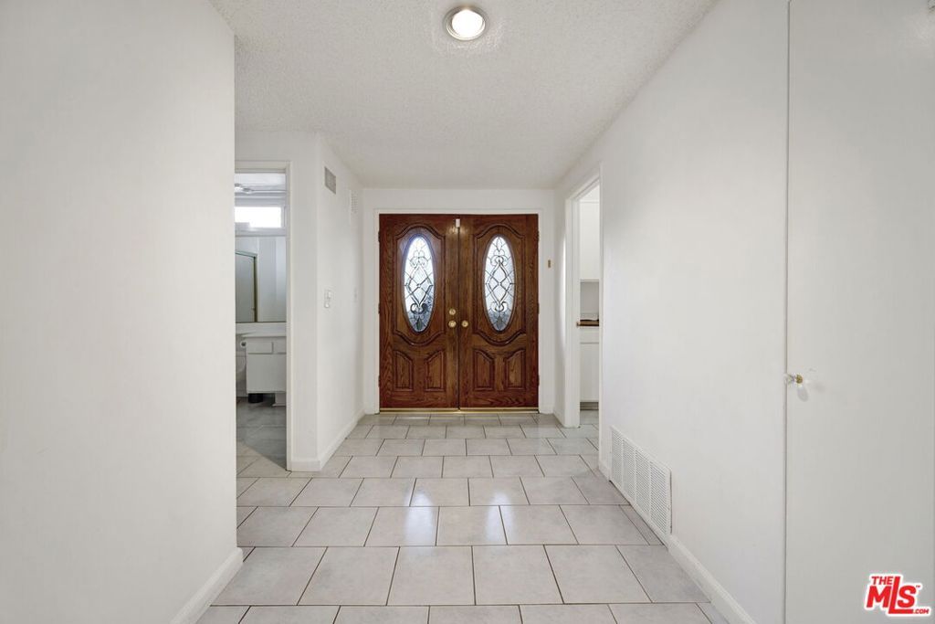 Photo of 5333 Zelzah Avenue #239, Encino, CA 91316 (MLS # 25556359)