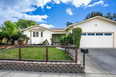 Photo of 2220 Juan Pablo Lane, Santa Cruz, CA 95062 (MLS # ML82046874)