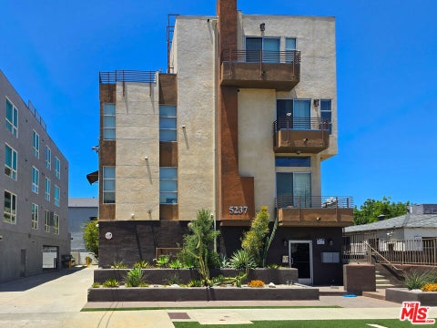 Photo of 5237 Willowcrest Avenue #105, Los Angeles, CA 91601 (MLS # 26865681)