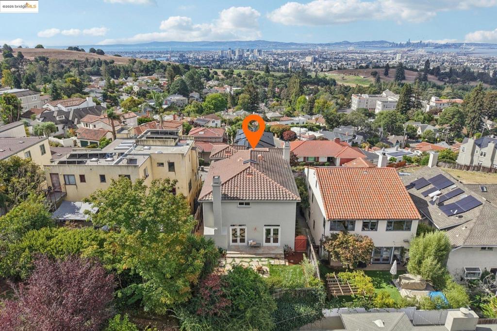 UPPER ROCKRIDGE - Residential