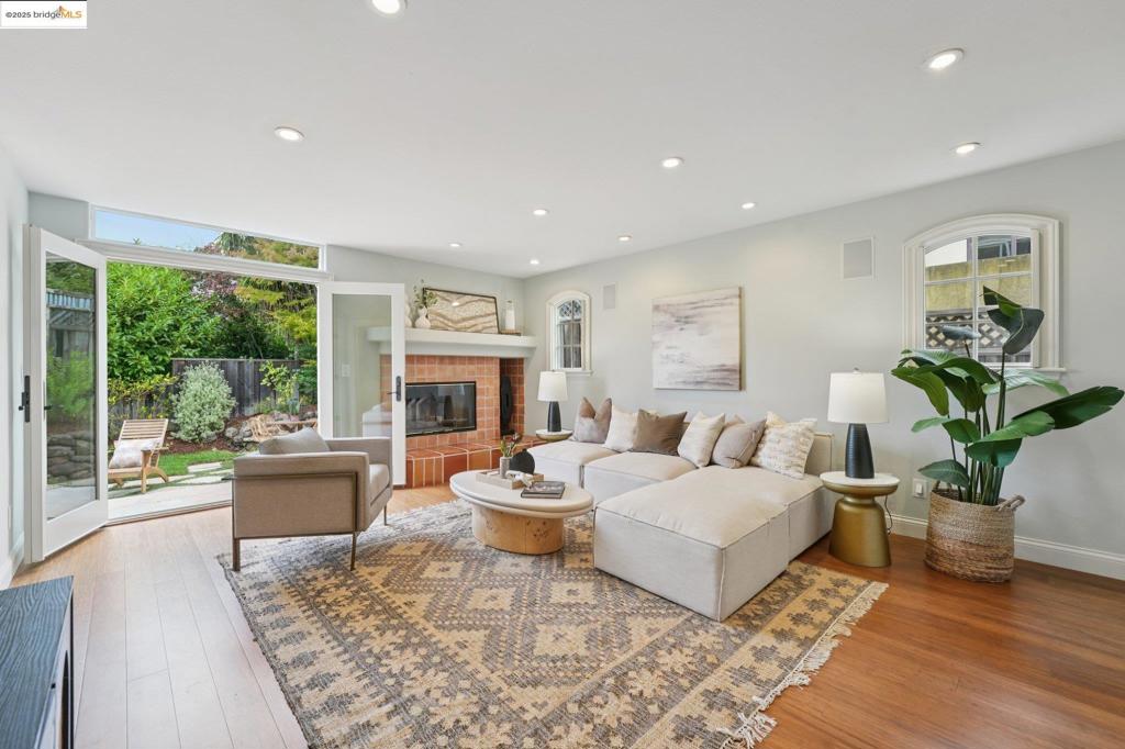 UPPER ROCKRIDGE - Residential