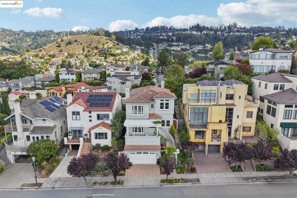 UPPER ROCKRIDGE - Residential