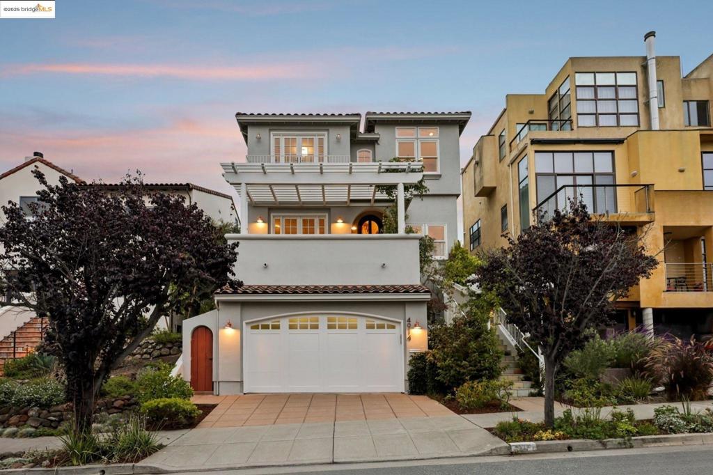 UPPER ROCKRIDGE - Residential