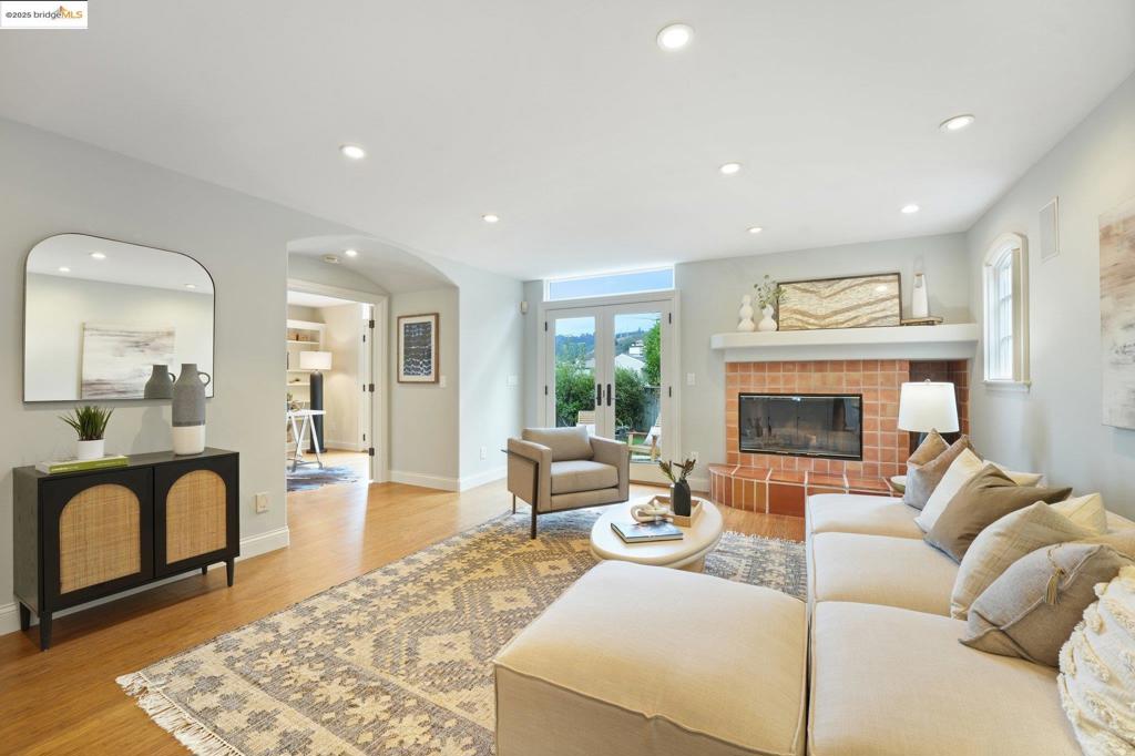 UPPER ROCKRIDGE - Residential