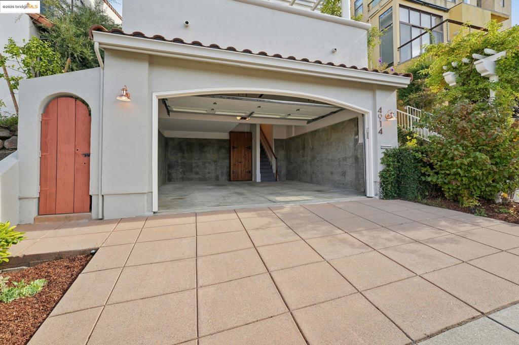 UPPER ROCKRIDGE - Residential