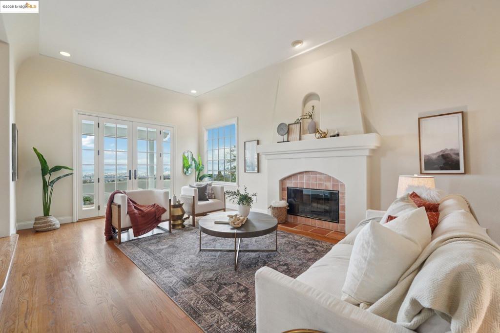 UPPER ROCKRIDGE - Residential