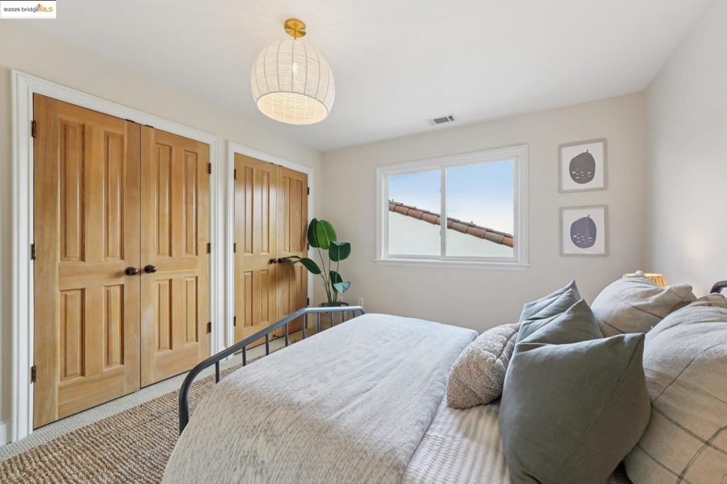 UPPER ROCKRIDGE - Residential