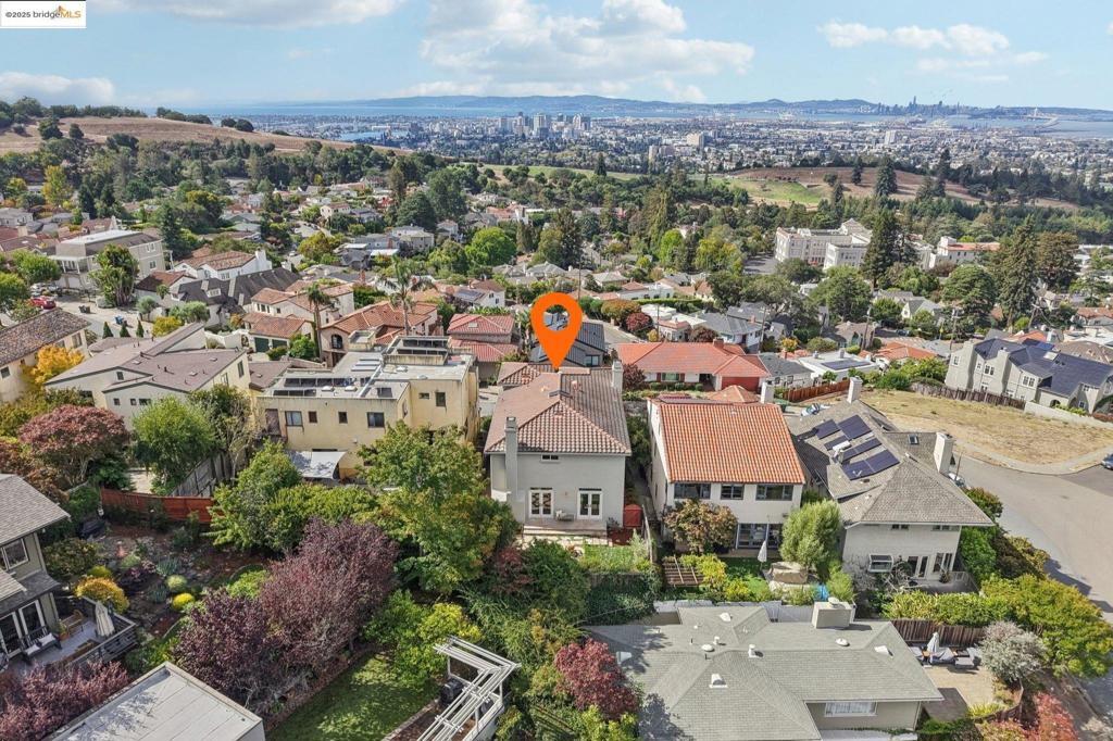 UPPER ROCKRIDGE - Residential