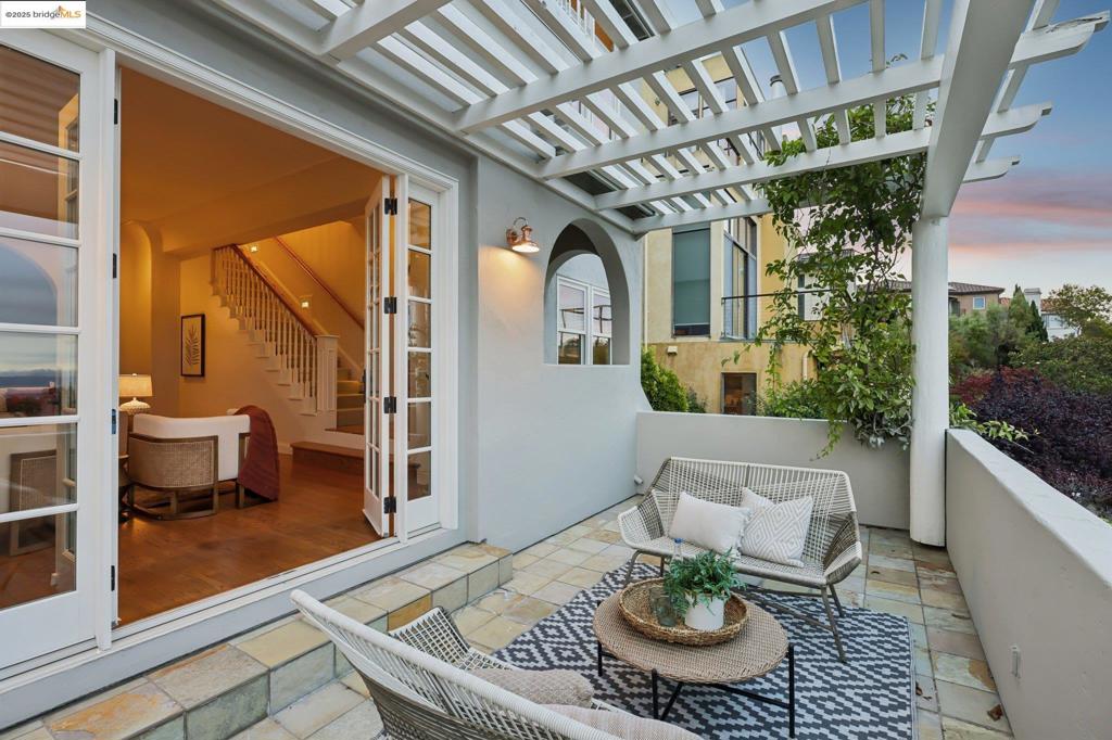 UPPER ROCKRIDGE - Residential