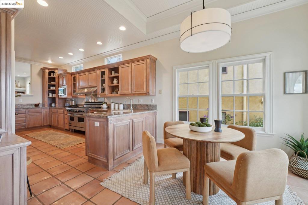 UPPER ROCKRIDGE - Residential