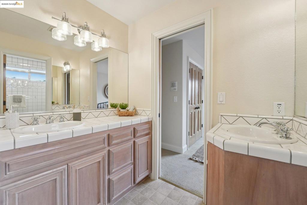 UPPER ROCKRIDGE - Residential