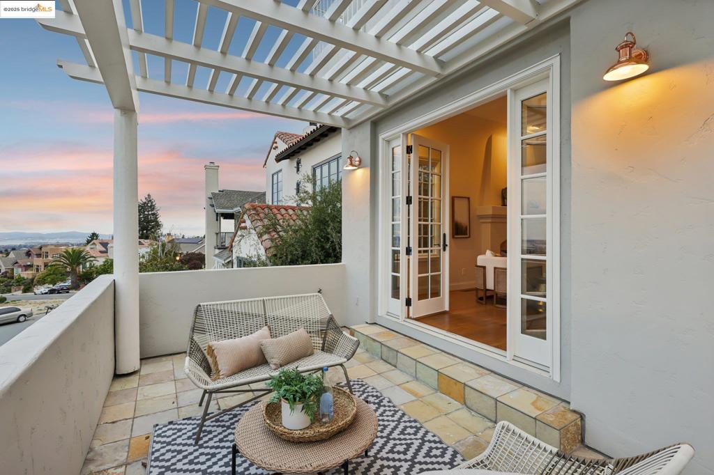 UPPER ROCKRIDGE - Residential