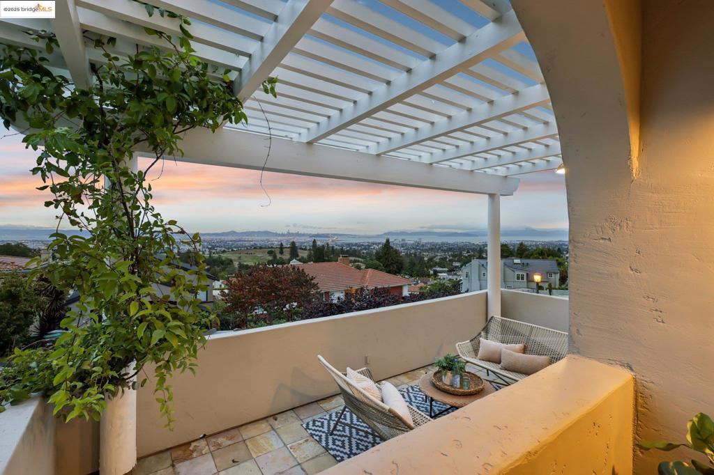 UPPER ROCKRIDGE - Residential