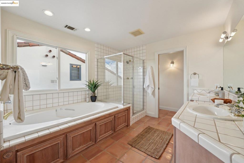 UPPER ROCKRIDGE - Residential