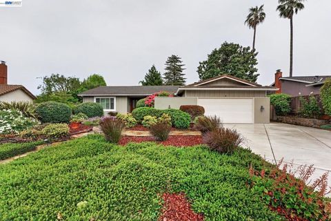 Photo of 9 Del Oro Ct. Ct, San Ramon, CA 94583 (MLS # 41130768)