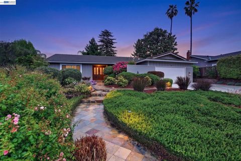 Photo of 9 Del Oro Ct. Ct, San Ramon, CA 94583 (MLS # 41130768)