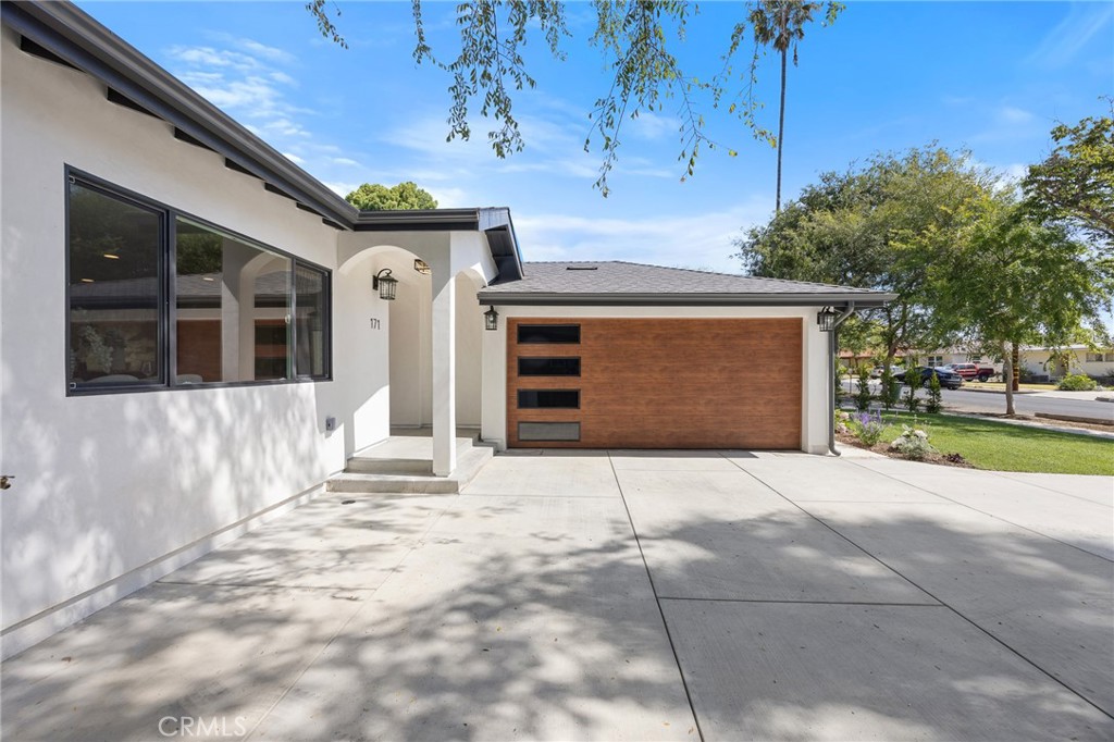 171 S Daisy Avenue