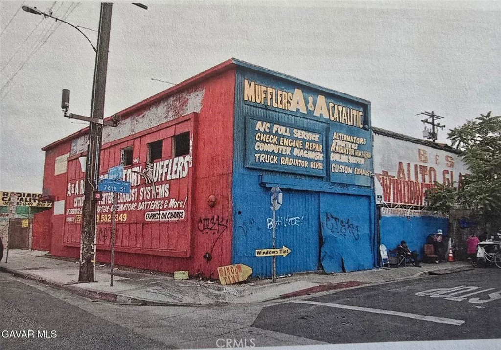 Investment Opportunity - Below Market Value Commercial Property, Urban Development Zone in Los Angeles. Property is located on the corner of 76th Street and South Alameda Street. Property was involved in a fire and has fire damage. It has been cleaned up but buyer to conduct their own due diligence. This location offers Prime corner lot in a rapidly transforming urban development corridor. Close proximity to major freeways, transportation hubs, and key industrial infrastructure. Ideal for redevelopment into logistics, mixed-use, light industrial, or creative commercial space