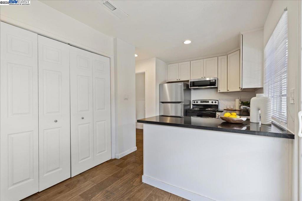 LAS POSITAS GDNS - Residential