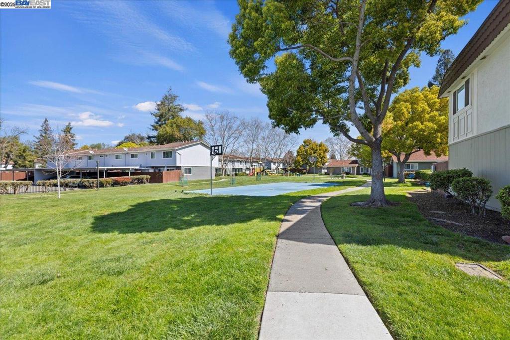 LAS POSITAS GDNS - Residential