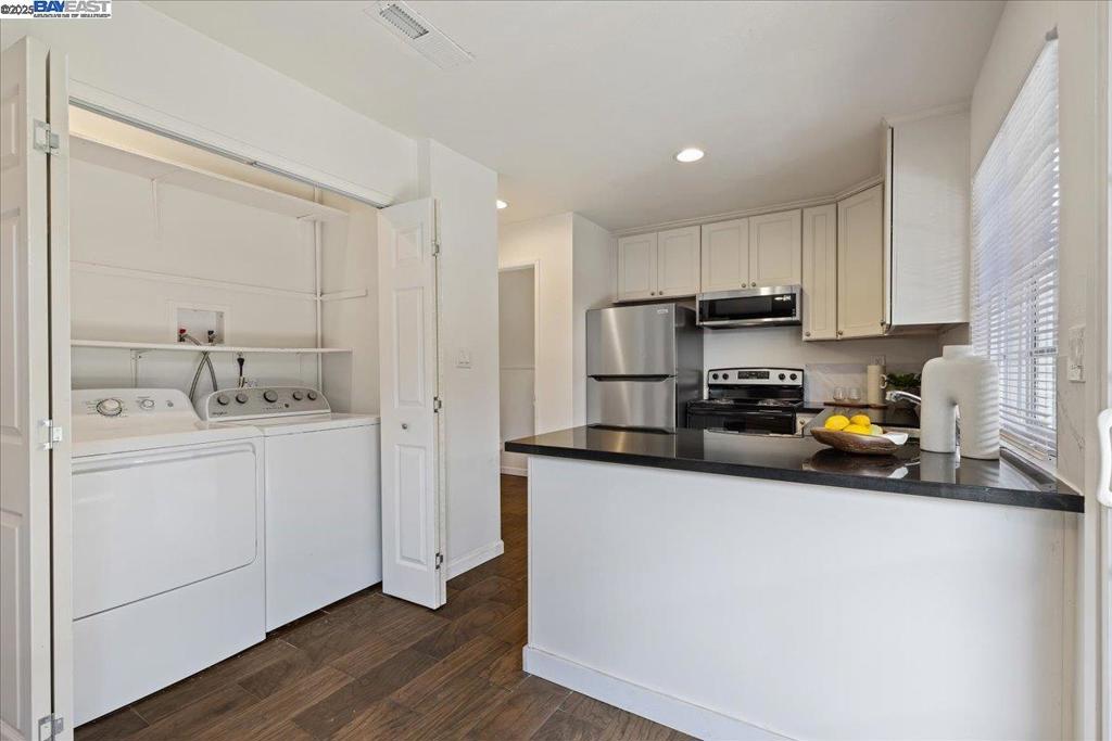 LAS POSITAS GDNS - Residential