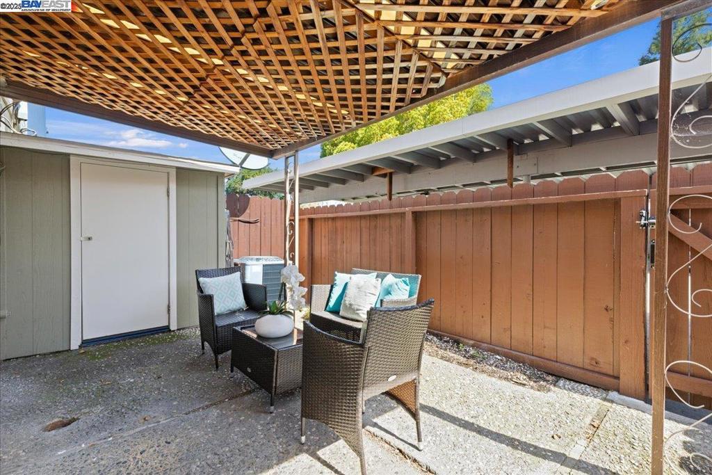 LAS POSITAS GDNS - Residential