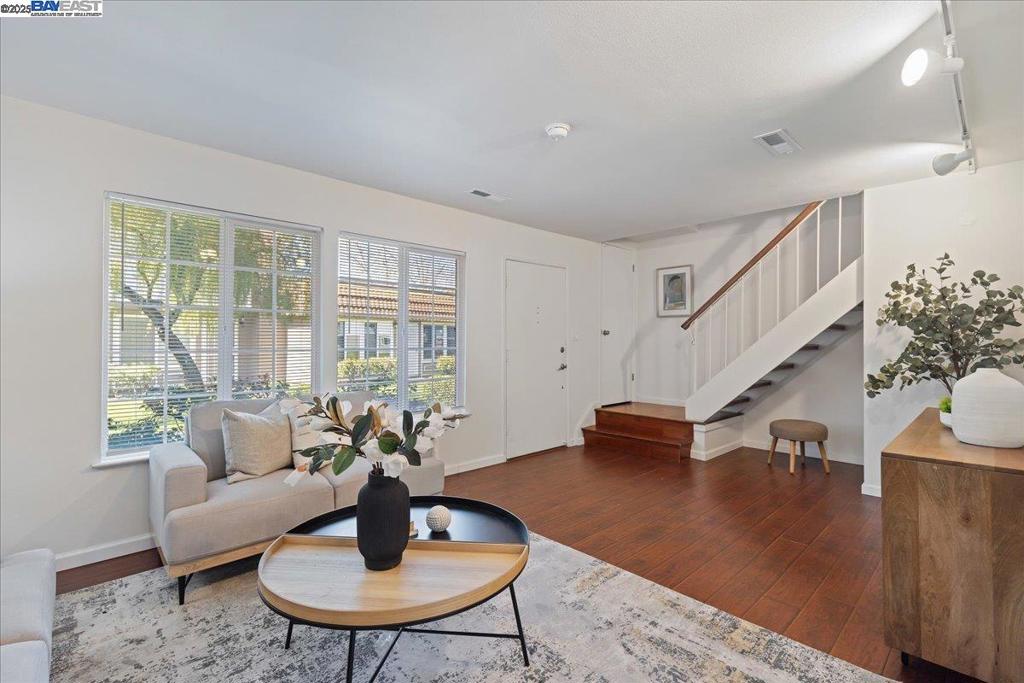 LAS POSITAS GDNS - Residential