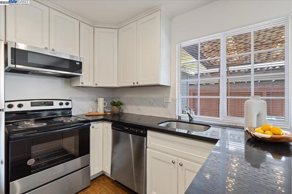 LAS POSITAS GDNS - Residential