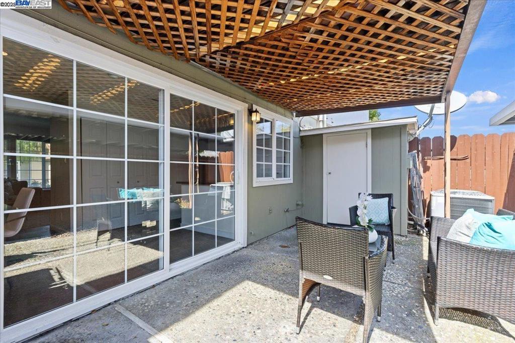 LAS POSITAS GDNS - Residential