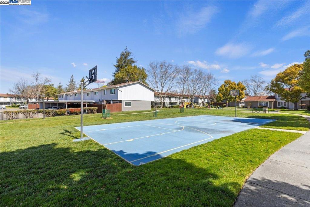 LAS POSITAS GDNS - Residential