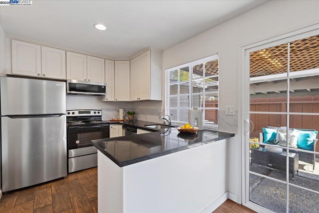 LAS POSITAS GDNS - Residential