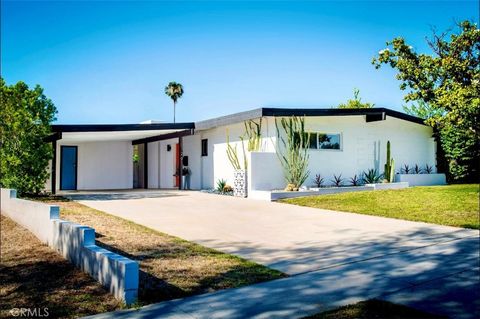 Photo of 1329 Campus Avenue, Redlands, CA 92374 (MLS # IG26115554)